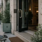 hôtel le biarritz vichy, entrée et accueil