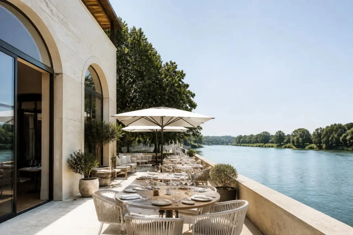 Restaurant la promenade vichy : terrasse au bord de l’Allier près d’Abrest