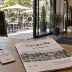 hôtel restaurant campanile vichy bellerive sur allier : clés et badge d’hôtel sur table